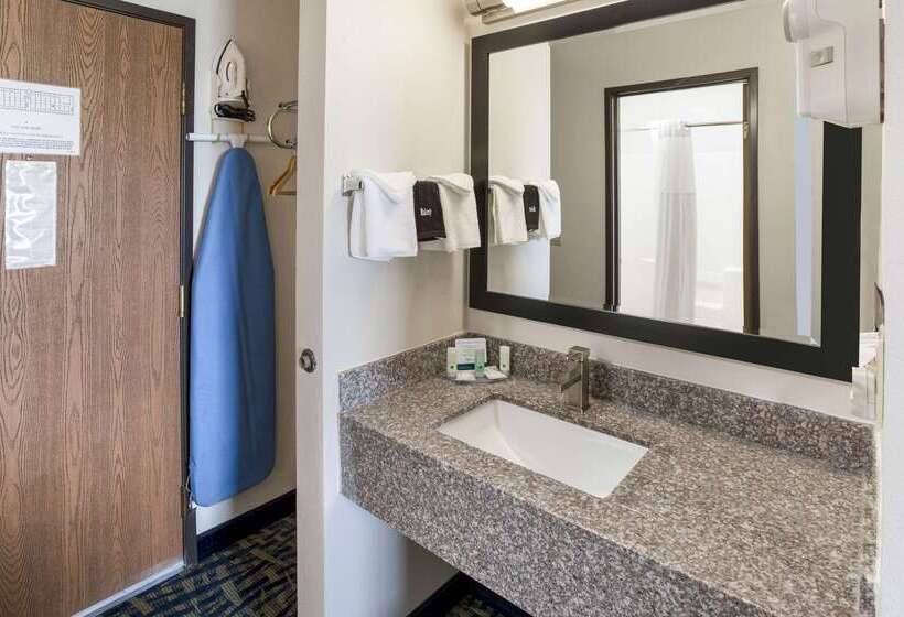 Отель Quality Inn