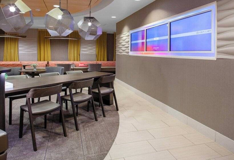 בית מלון כפרי Springhill Suites Cincinnati North Forest Park