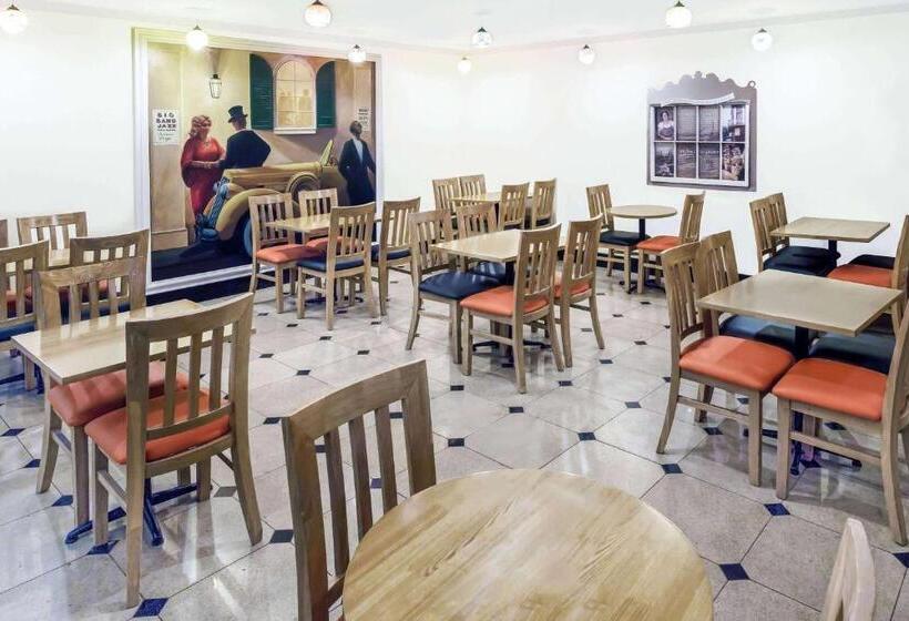 فندق Wyndham Garden Baronne Plaza