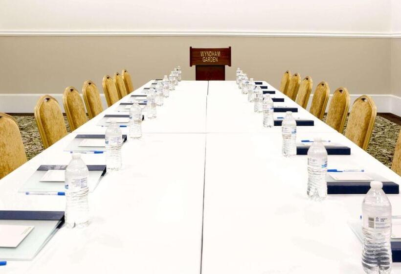 فندق Wyndham Garden Baronne Plaza