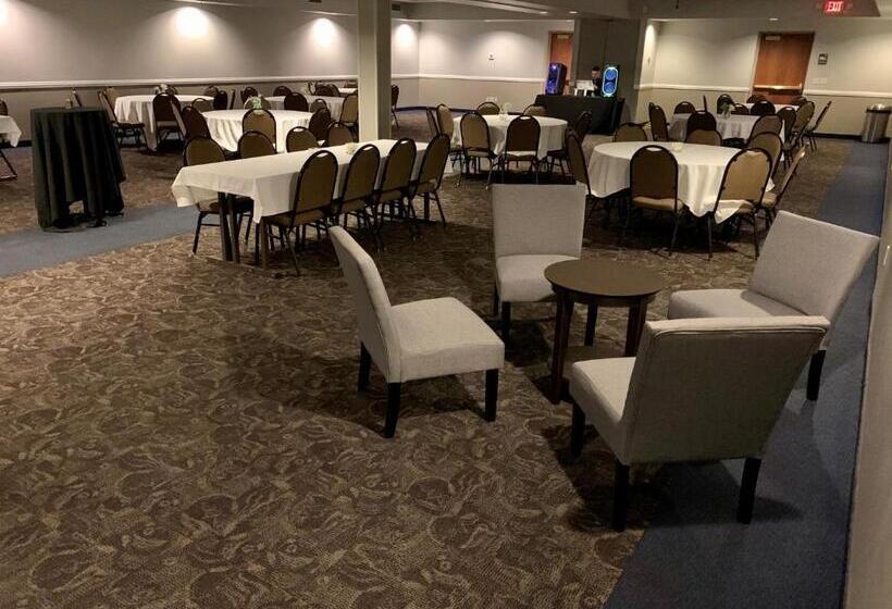 فندق على الطريق Americinn By Wyndham Mankato Event Center Near Msu