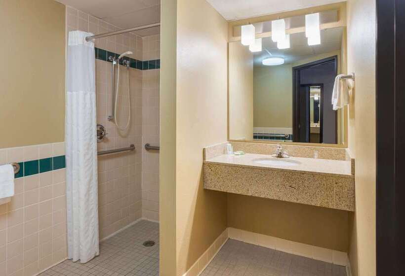 مُتل Americinn By Wyndham Hartford Wi