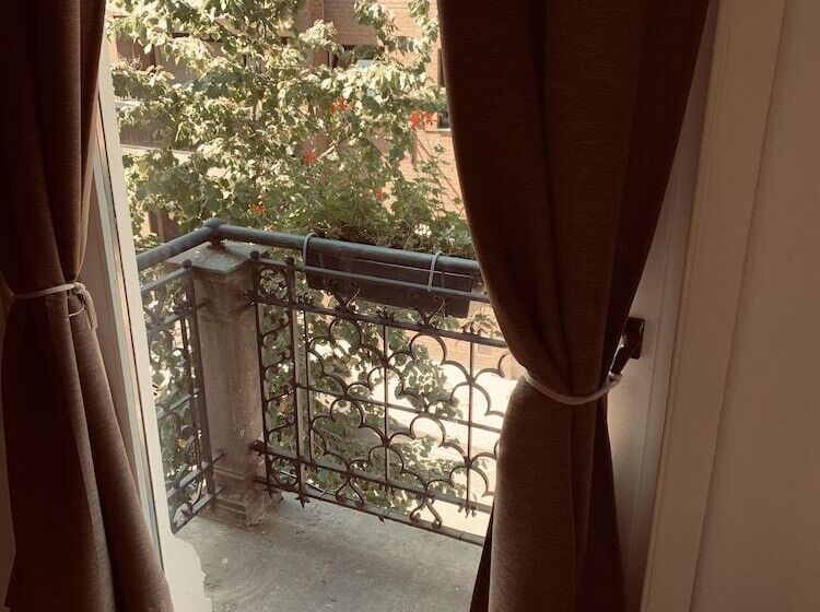Chic Cocoon Guest House