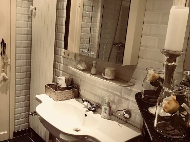 Chic Cocoon Guest House