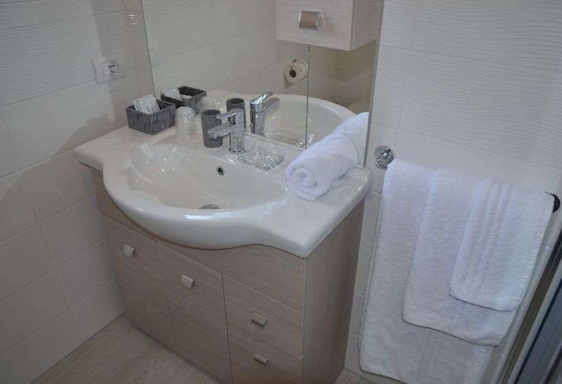 Crystal B&b