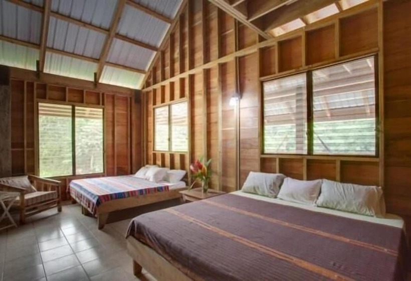 בית מלון כפרי Martz Farm Treehouses & Cabanas