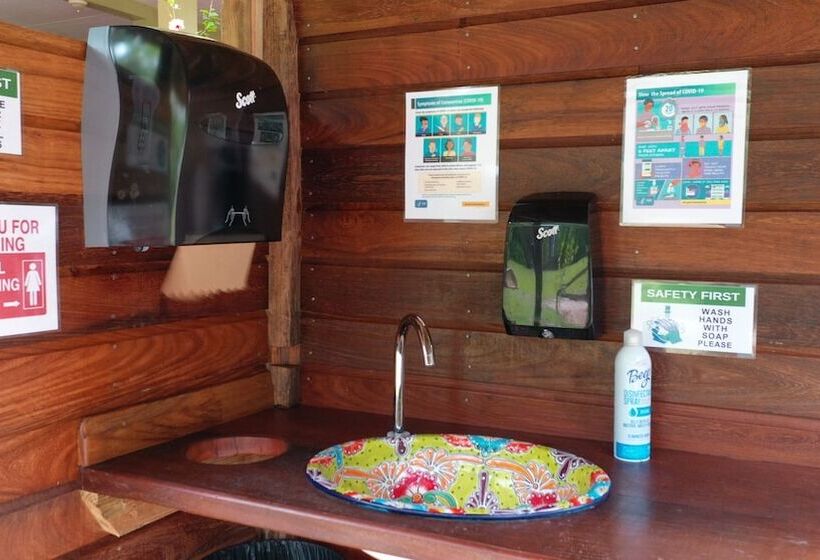 בית מלון כפרי Martz Farm Treehouses & Cabanas