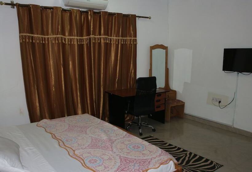 هتل Pioneer Guest Lodge