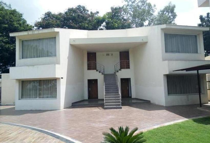 فندق Top3 Lords Resort Bhavnagar