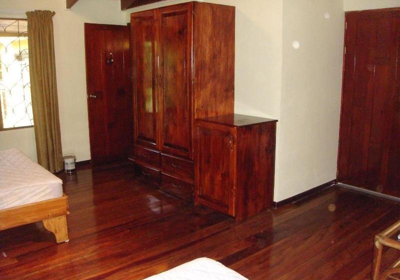 Пансион Coyaba Tropical Elegant Adult Guesthouse