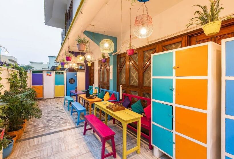 Gostops Varanasi Hostel