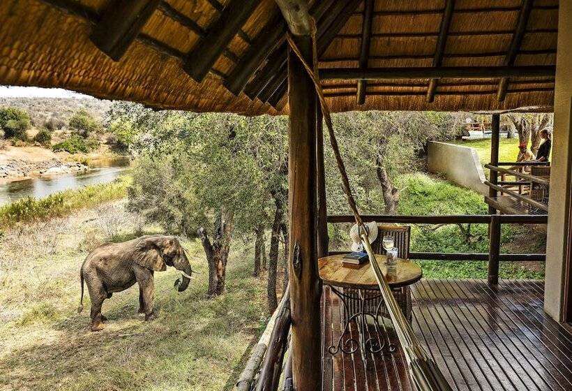 هتل Nyati Safari Lodge