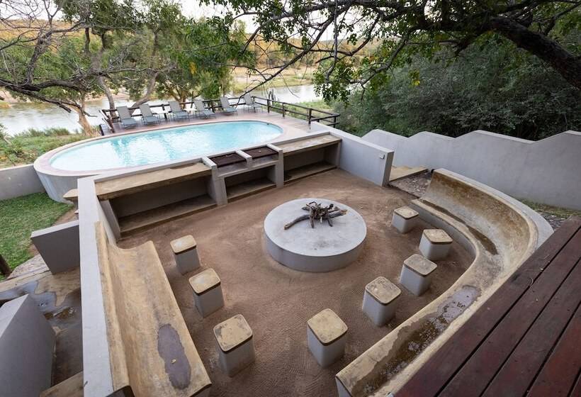 هتل Nyati Safari Lodge