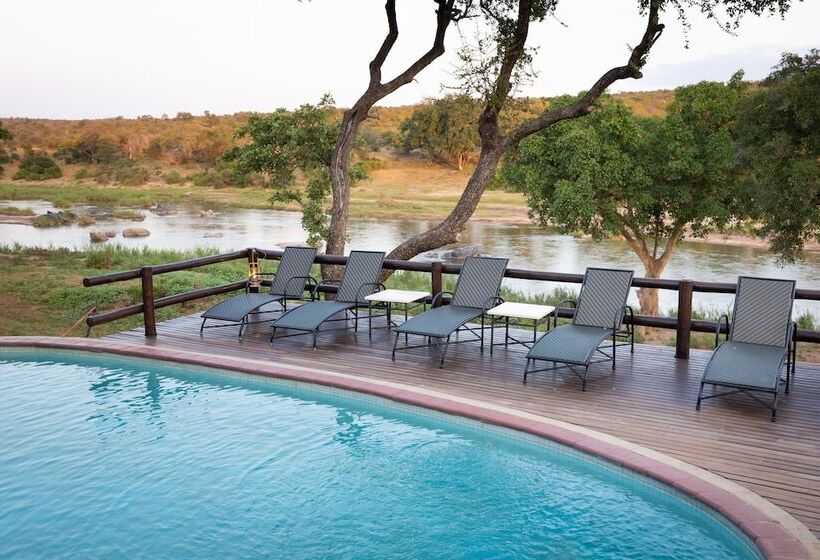 هتل Nyati Safari Lodge