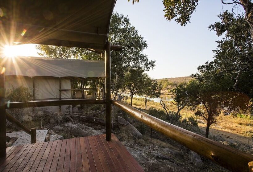 هتل Nyati Safari Lodge