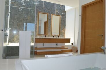 Rose Des Sables Beachfront Apartments