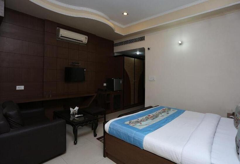 هتل Capital O 1299 Mukut Regency