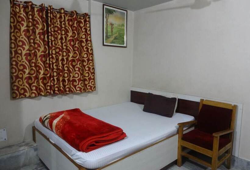 בית מלון כפרי Tribbhuvan