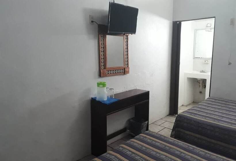 هتل Y Bungalows Los Arcos