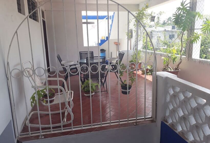 هتل Y Bungalows Los Arcos