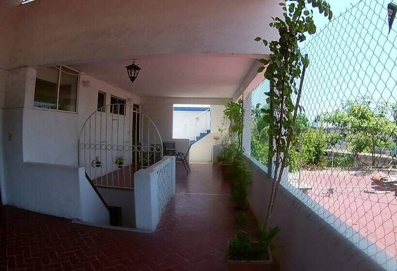 هتل Y Bungalows Los Arcos