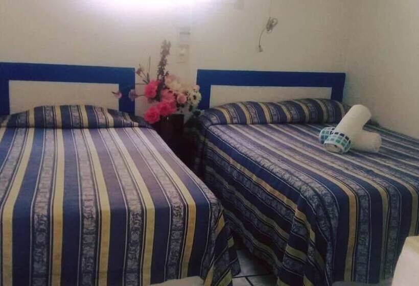 هتل Y Bungalows Los Arcos