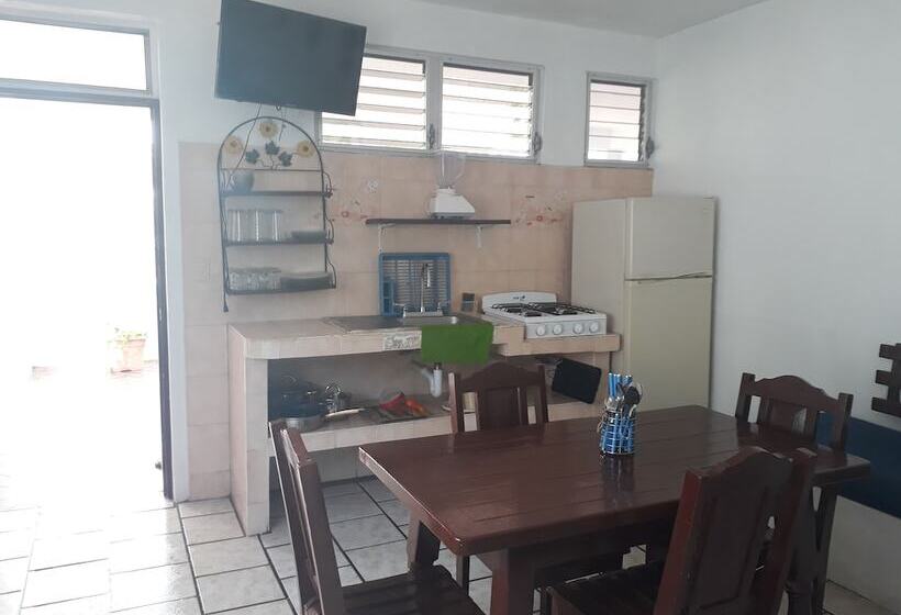 هتل Y Bungalows Los Arcos
