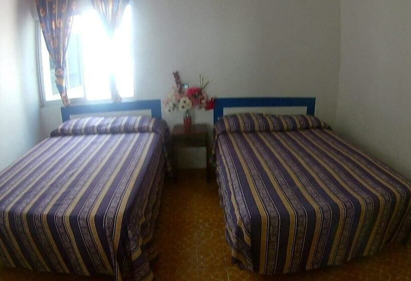هتل Y Bungalows Los Arcos