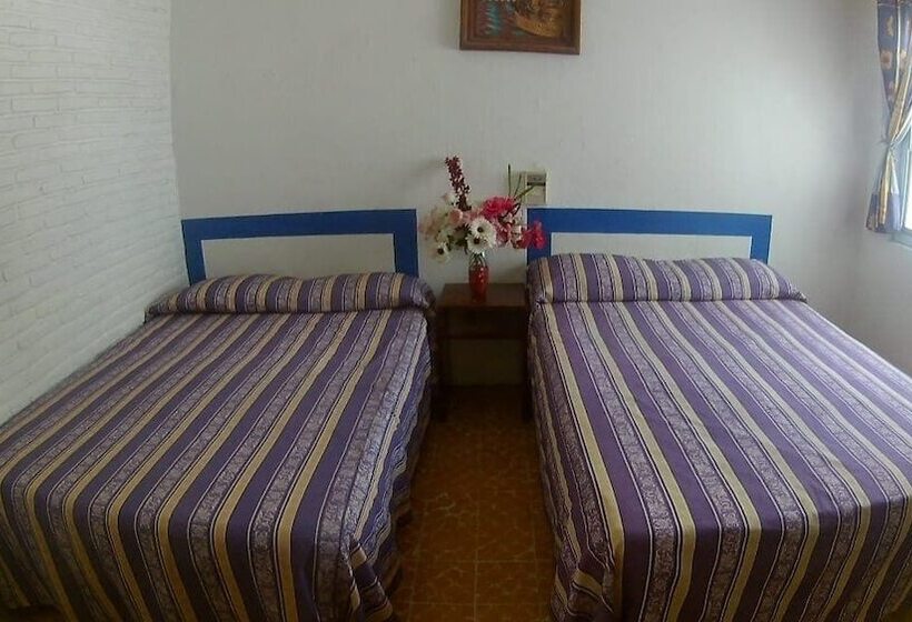 هتل Y Bungalows Los Arcos