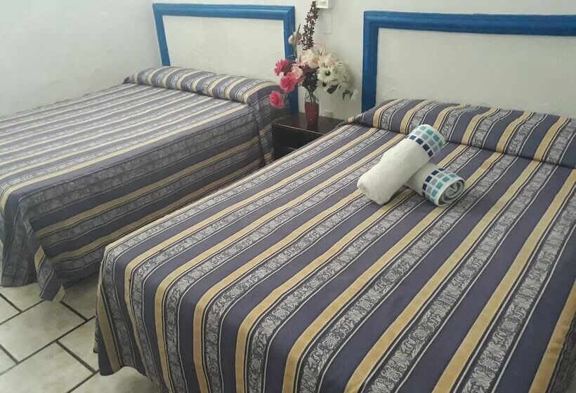 هتل Y Bungalows Los Arcos