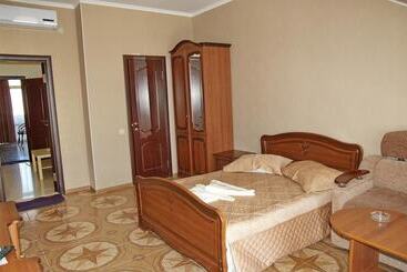 پانسیون Tikhaya Gavan Guest House