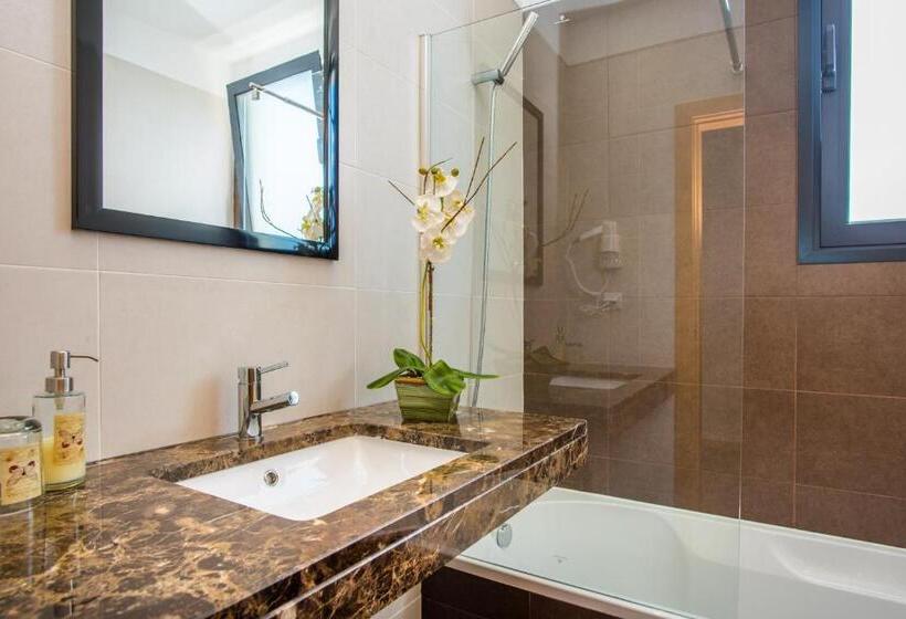 Villa Enjoy   By Lovelystay