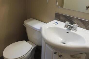100 Mile Motel & Rv Park