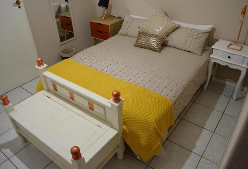 پانسیون Zonnevanger Guesthouse