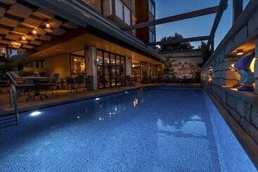 مسافرخانه Yerli Otel Alacati