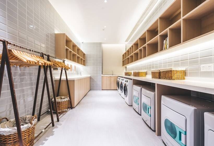 Atour Hotel Changxing Central Plaza Huzhou