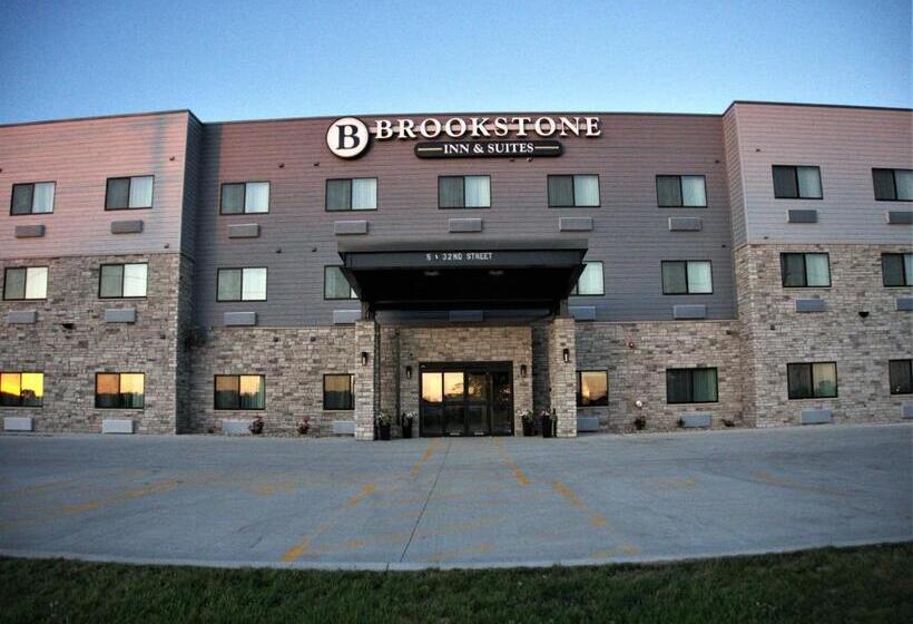 هتل Brookstone Inn & Suites