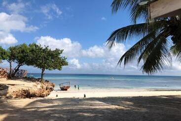 هتل Siri Beach Lodge