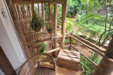 هتل Siri Beach Lodge
