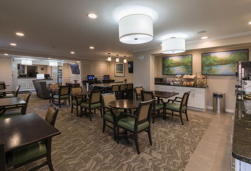 Baymont By Wyndham Detroit Airport/romulus