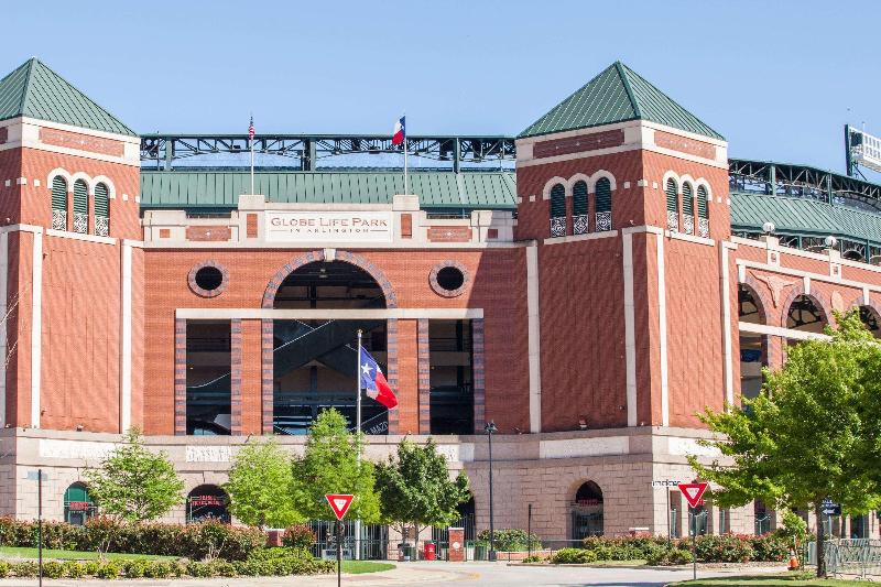 בית מלון כפרי Baymont By Wyndham Arlington At Six Flags Dr