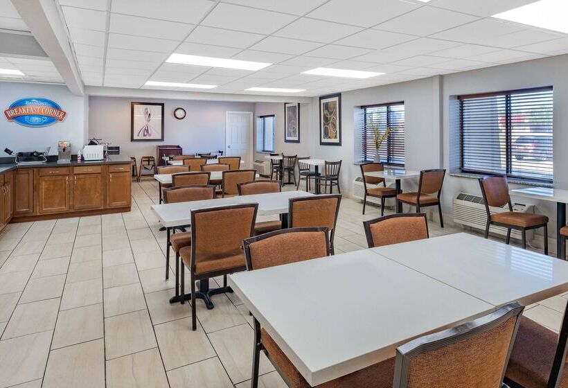 בית מלון כפרי Express Inn
