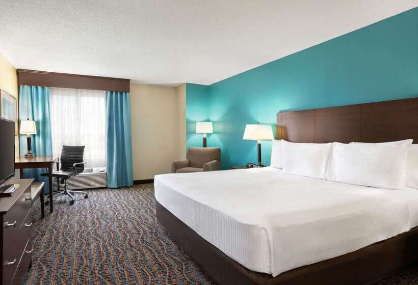 Hotel Baymont By Wyndham Evansville East