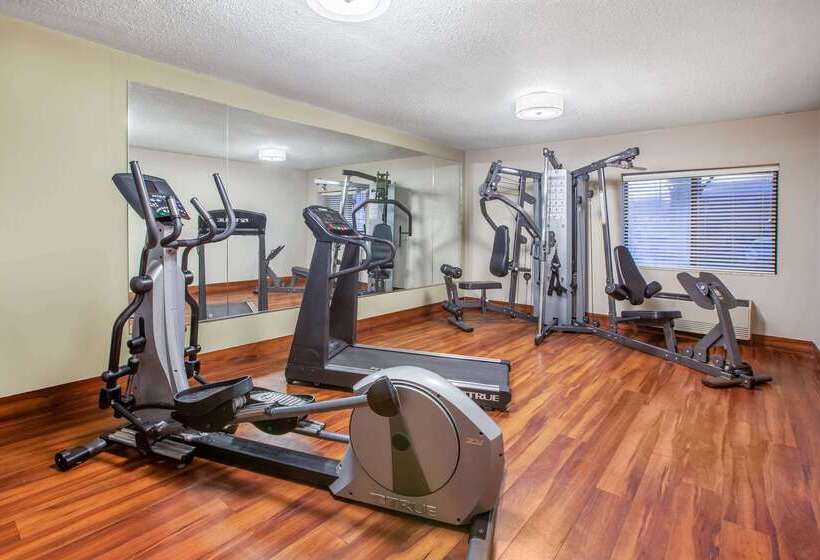 هتل Baymont By Wyndham Grand Rapids Airport