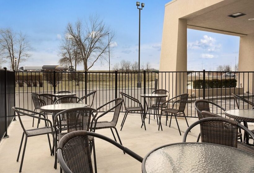 هتل Baymont By Wyndham Springfield Il