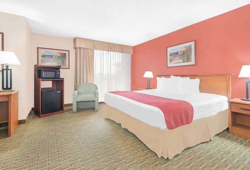 هتل Baymont By Wyndham Springfield South Hwy 65