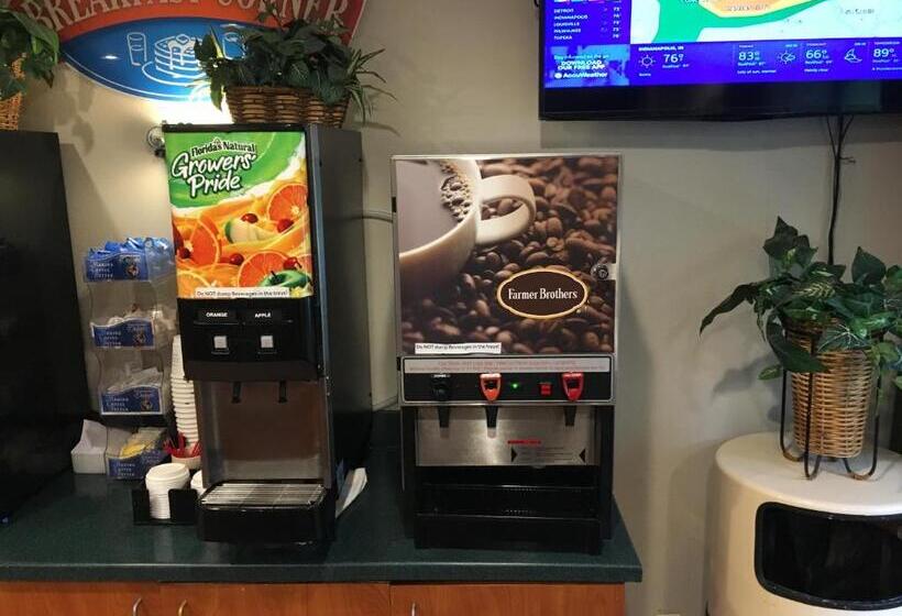 בית מלון כפרי Baymont By Wyndham St. Joseph/stevensville