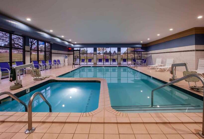 هتل Baymont By Wyndham Traverse City