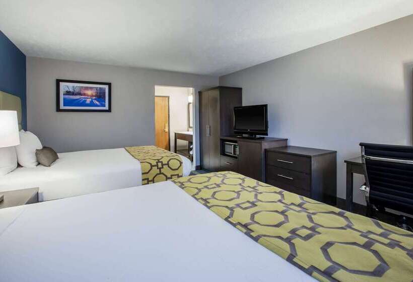 هتل Baymont By Wyndham Traverse City