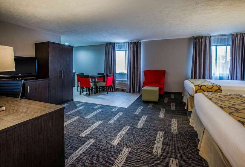 هتل Baymont By Wyndham Traverse City